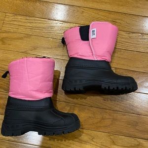 Pink toddler girl snow boots, size 6T